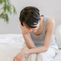 睡眠時無呼吸症候群で見られる症状2：寝付きは悪くないが、夜間の眠りが浅い。