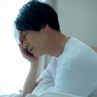 睡眠時無呼吸症候群で見られる症状3：しばしば目が覚める（トイレで目が覚める場合も含む）。