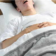 睡眠時無呼吸症候群で見られる症状6：お酒を飲んでいない日でも、夜間寝ている時に息が止まる日がある。